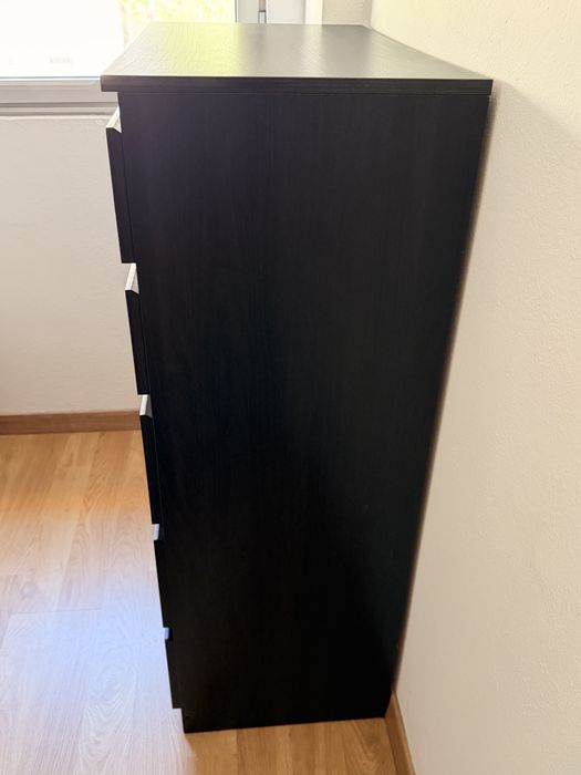 Cómoda preta para quarto