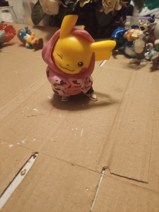 Figura em pvc- pikachu