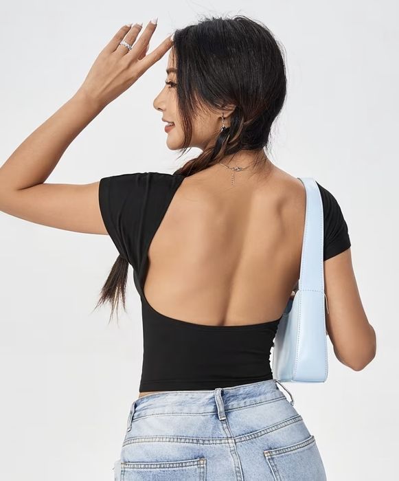 Чорний топ з короткими рукавами та відкритою спиною y2k,bimbo