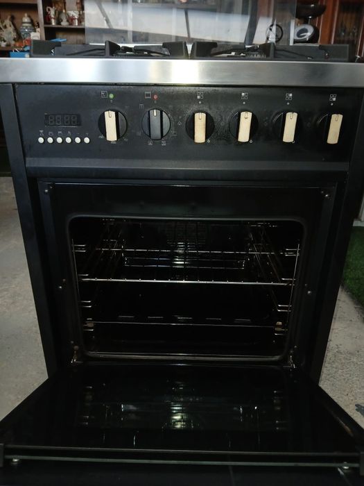 Vendo fogão semi industrial impecável
