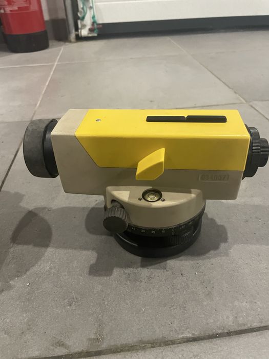 nível óptico automático South DSZ3, ideal para topografia e construção civil. Mais tripé
