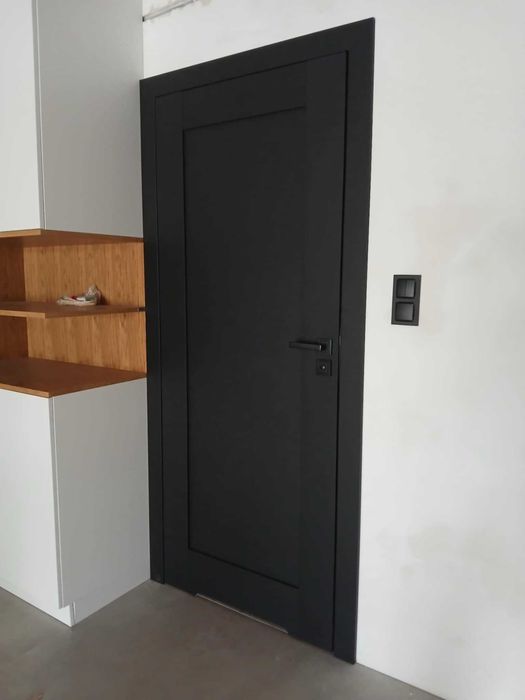 Drzwi wewnętrzne płycinowe na ramie drewnianej