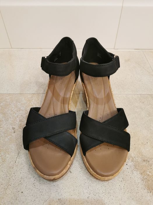 Nowe sandały na koturnie Clarks