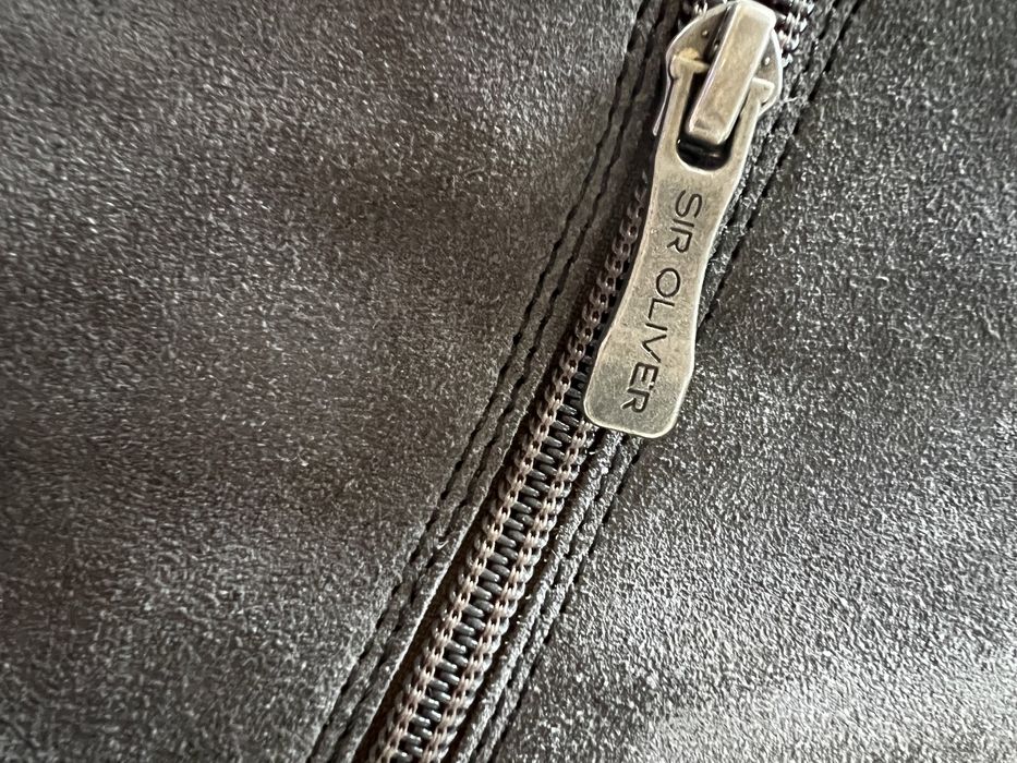 Botki szare na słupku