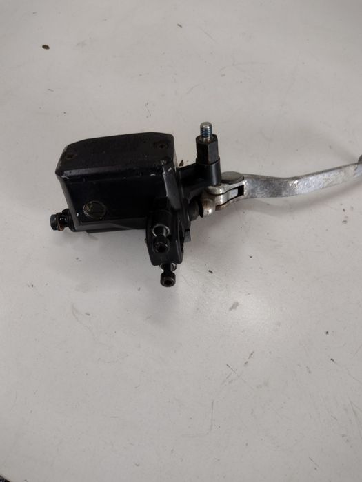 Pompa chamulcowa przód Moto guzz 1200s
