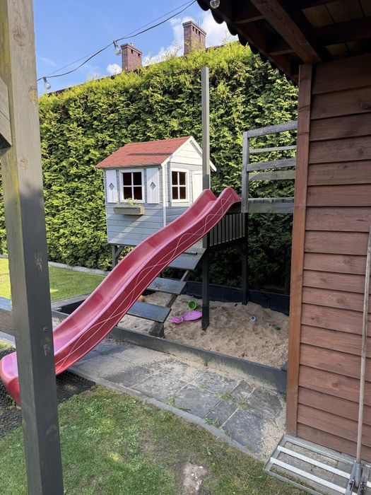 Domek dla dzieci plac zabaw zjeżdżalnia piaskownica