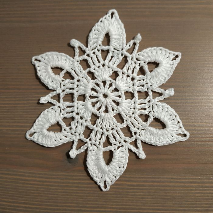 Декор в'язані сніжинки