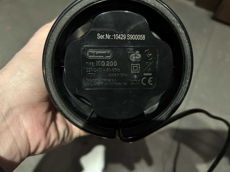 Młynek do kawy firmy DeLonghi (KG200)