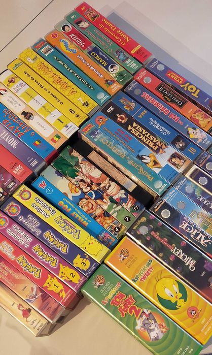 Cassetes de filmes diversos – Disney, Looney Tunes, Teletubbies, Conto