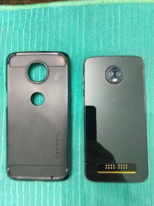 Продам телефон Motorola moto z3 4/64 + Spigen