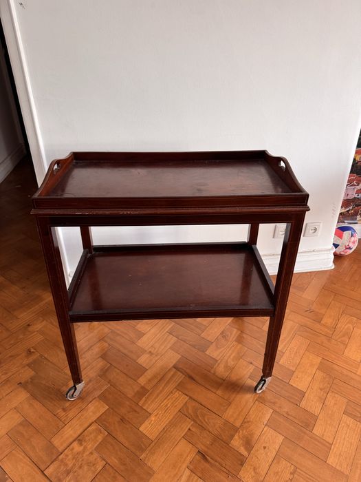 Mesa de apoio carrinho com tabuleiro amovivel em madeira