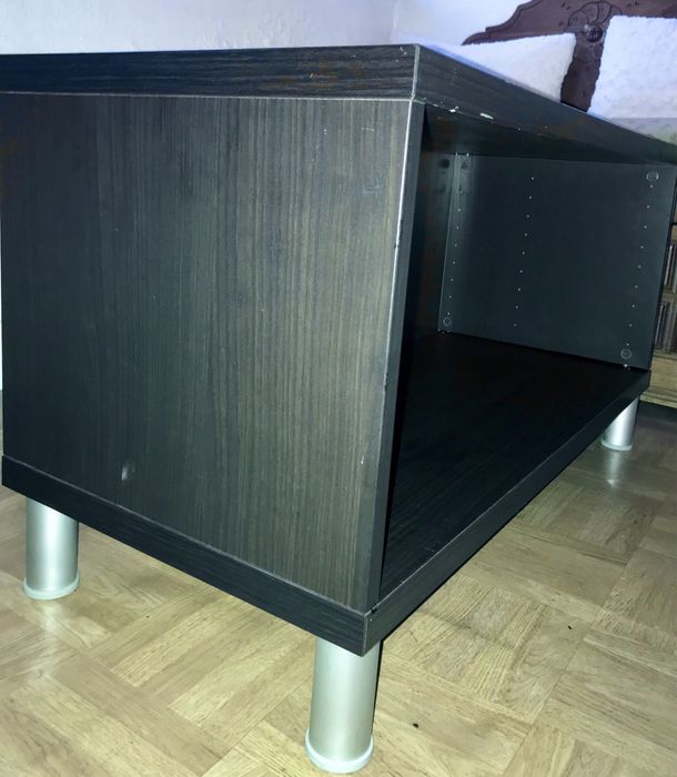Mesa para televisao IKEA de Madeira com Pes metalicos (M.B. Condições)