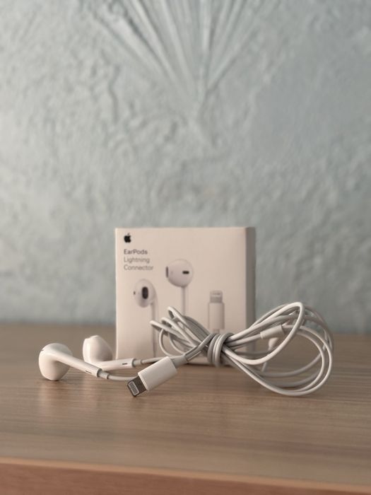 Навушники EarPods Lighting Connector