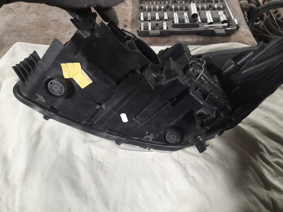 Ford kuga 16r Lampa Prawa Przod Uszkodzona