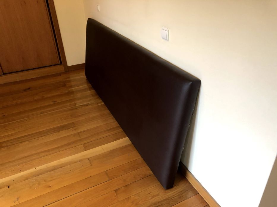 Cabeceira de cama castanha