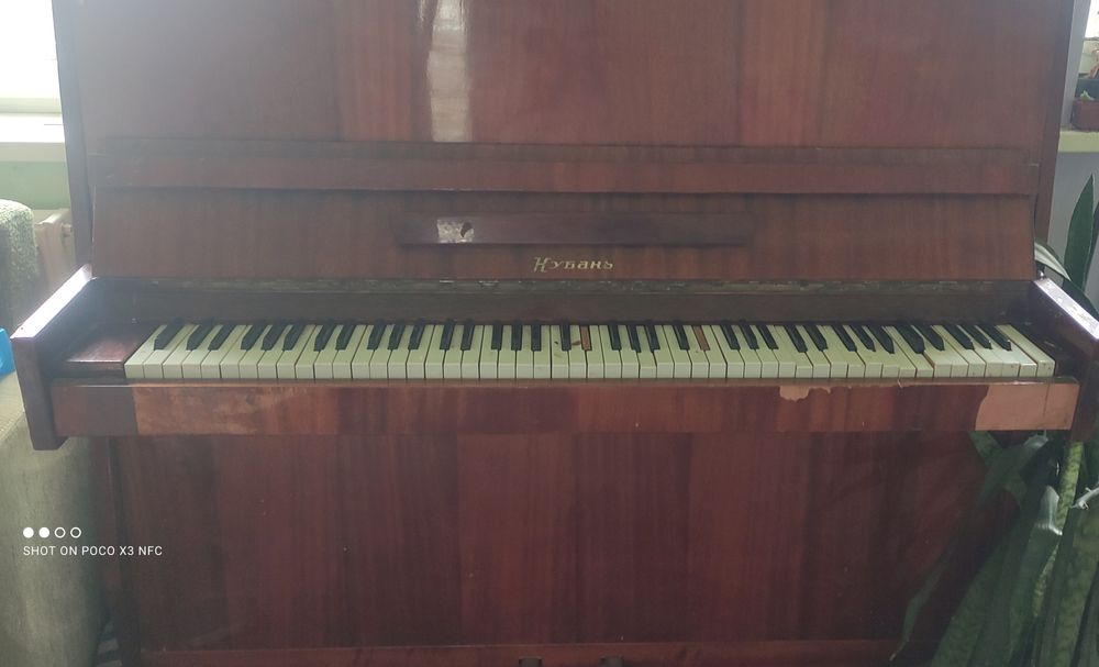 Віддам даром піаніно