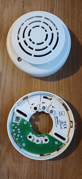 Czujka  termiczna Aritech DT 2063 plus gniazdo DB 2016