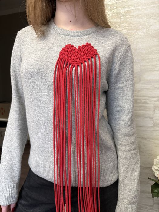 Брошка-серце макраме