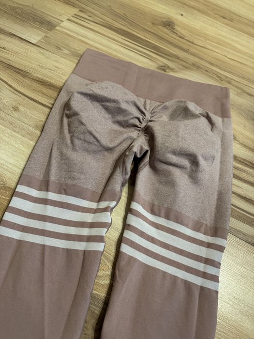 Legginsy elastyczne modelujące L różowe pudrowy róż pośladki
