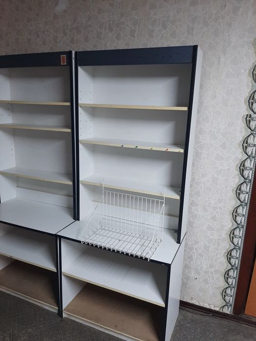 Продам меблі вільного призначення. Вітрини, тумбочки, шкафи
