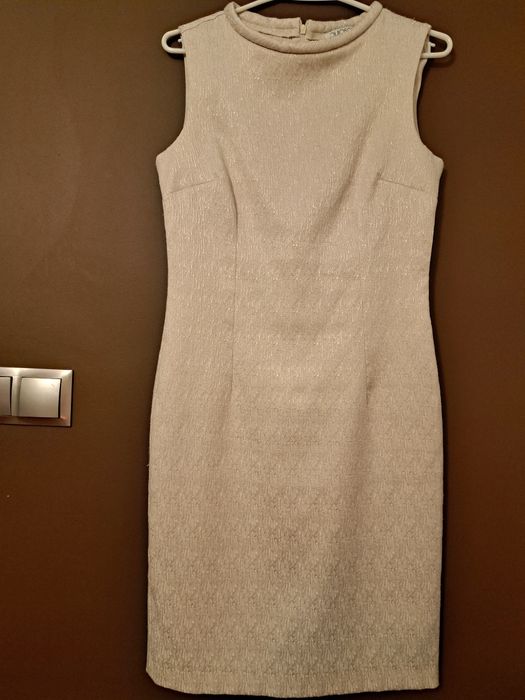 Kremowa sukienka z żakietem,  marka Quisque