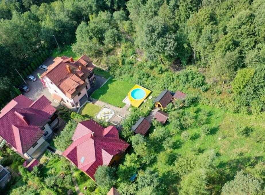 Продається міні-готель в Яремче, 10 номерів, парковка, чани і басейн.