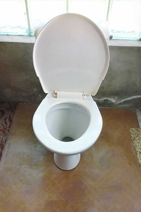 Керамічний унітаз