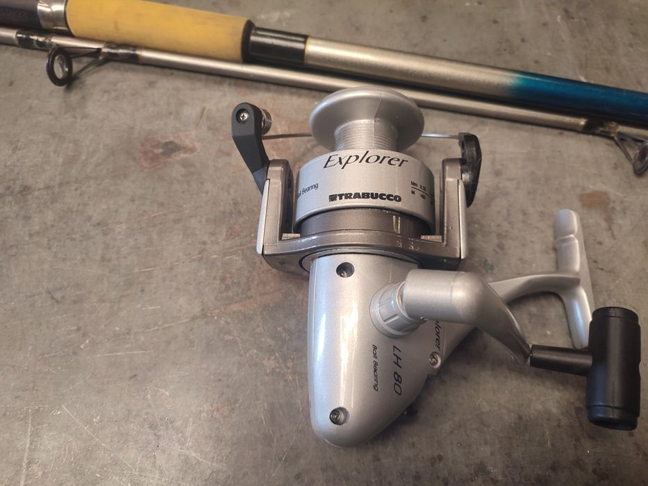 Cana de pesca com carrinho novo