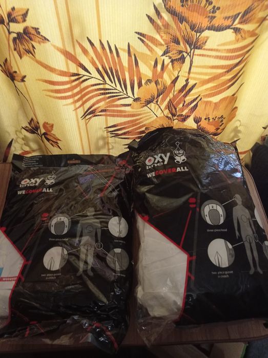 Два.мед.защитных.нов.комбинезона.