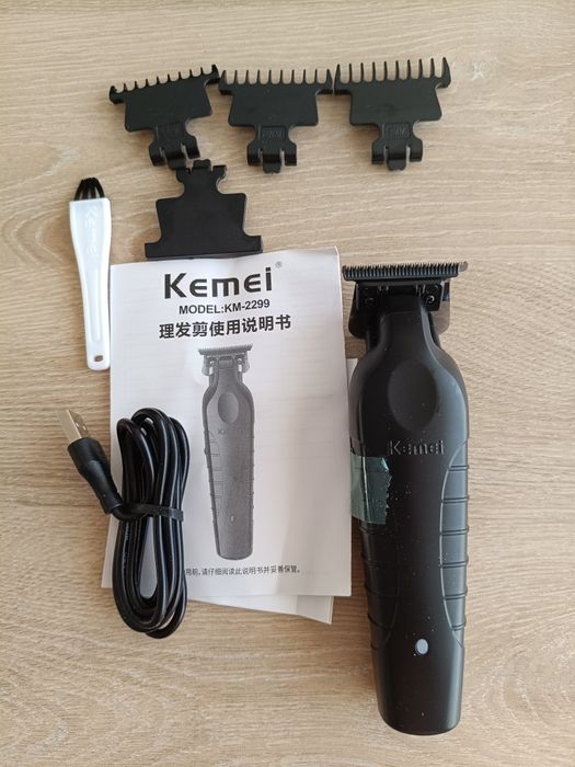 Máquina de cortar cabelo e barba, nova