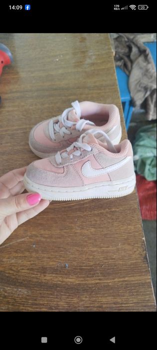 Кросівки на дівчинку