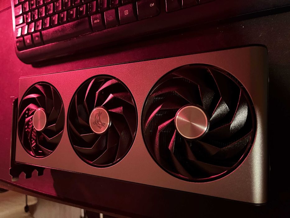 Sapphire AMD Radeon RX 7800 XT Nitro+ 16GB