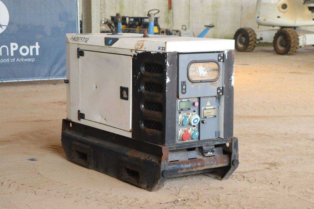 Gerador SDMO R22C3 Diesel 22kVA 2011