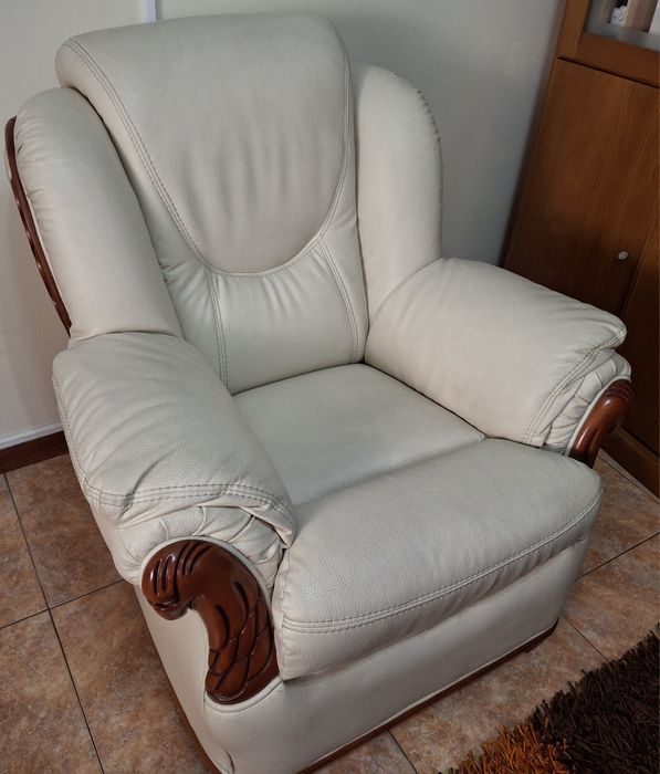 3 Sofás Sintéticos, usados