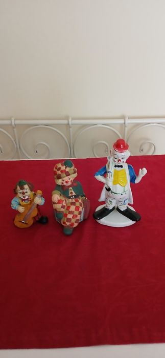 Três palhaços, usados