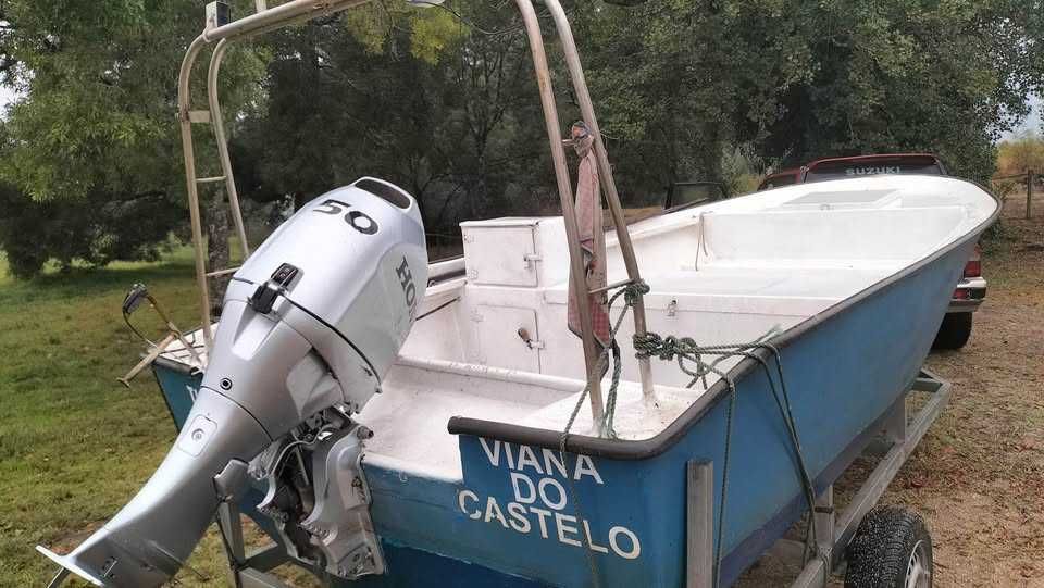 Embarcação fibra