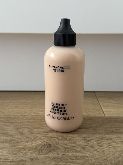 Mac face and body foundation 120 ml kolor N1 podklad do twarzy i ciała