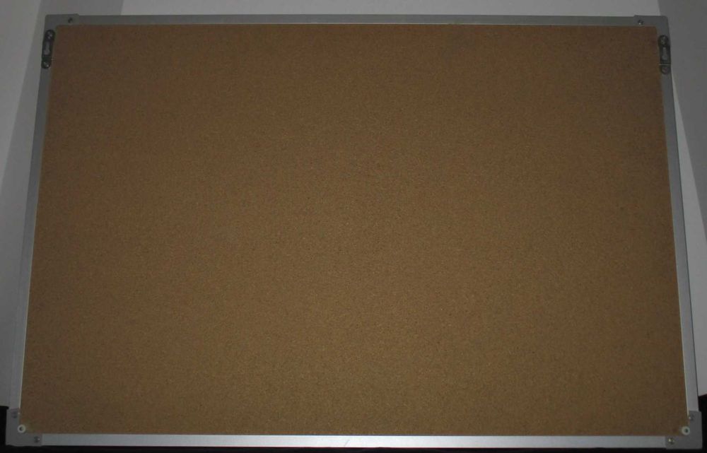 Quadro de Cortiça com Moldura em Alumínio