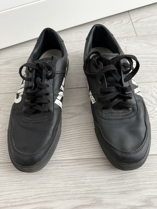 Zara          кросівки.