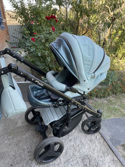 Коляска в гарному стані,колір не змінився,іздили 7 місяців