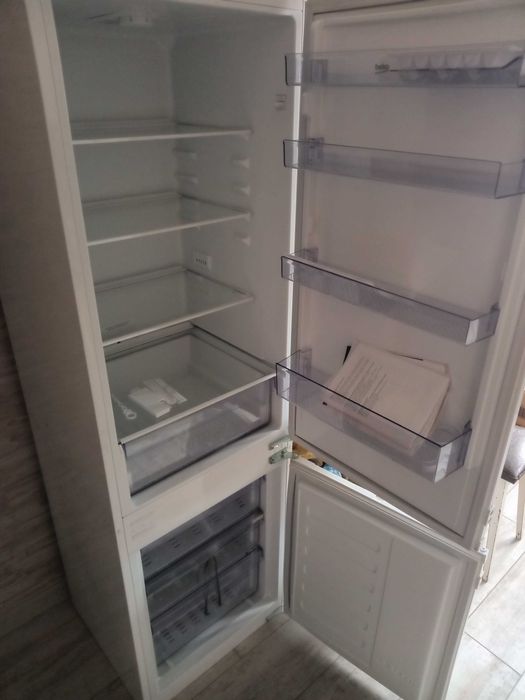 Встроенный холодильник Веко