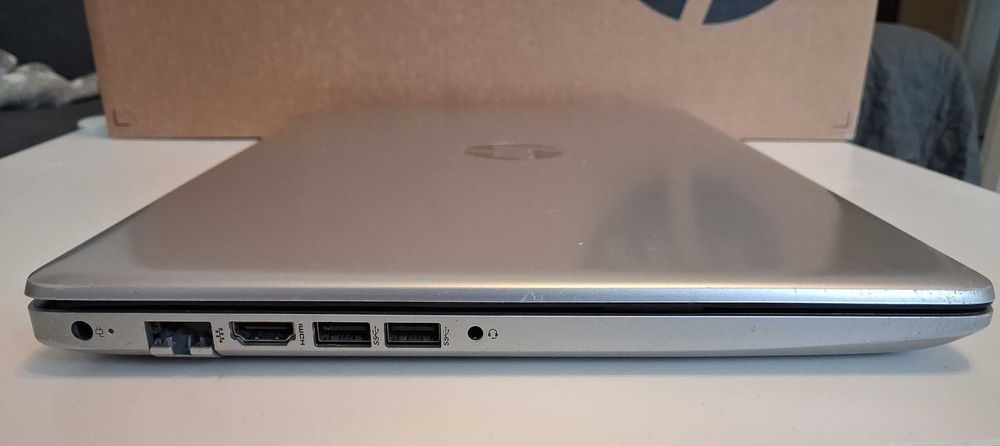 Laptop HP 15-da0039nw Intel i5 gen. 8, Win 11, Full HD, SSD + HDD