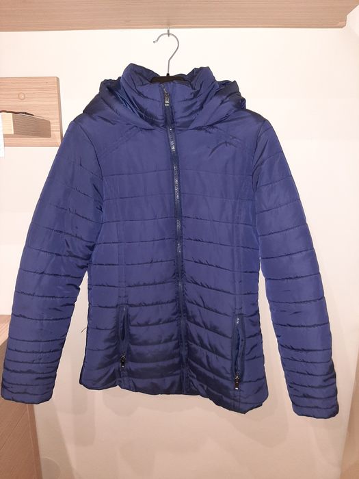 granatowa kurtka pikowana