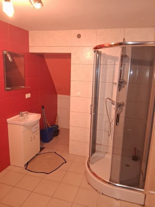 Pokoj do wynajęcia dla rodzin lub pracowników.
Mieszkanie 
Pełne wypos