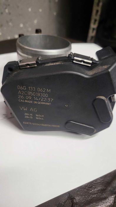 Дросельная заслонка 06G 133 062 M