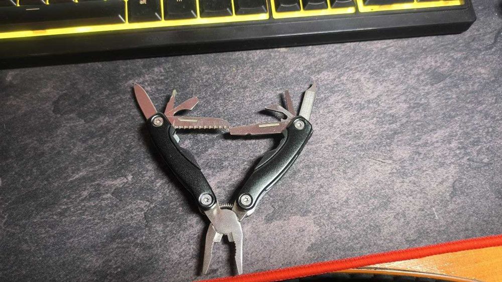 Компактный мультитул 12в1