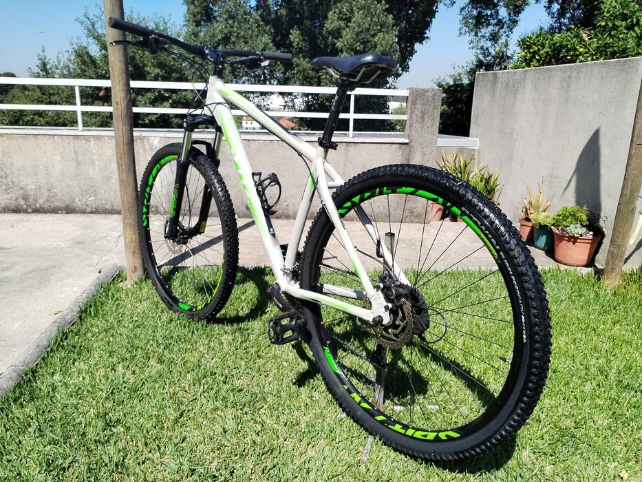 Bicicleta Sptiz Terrain 60 Roda 29 L Alumínio
Roda 29
Tamanho LSptiz Terrain 60
Roda 29
Tamanho L