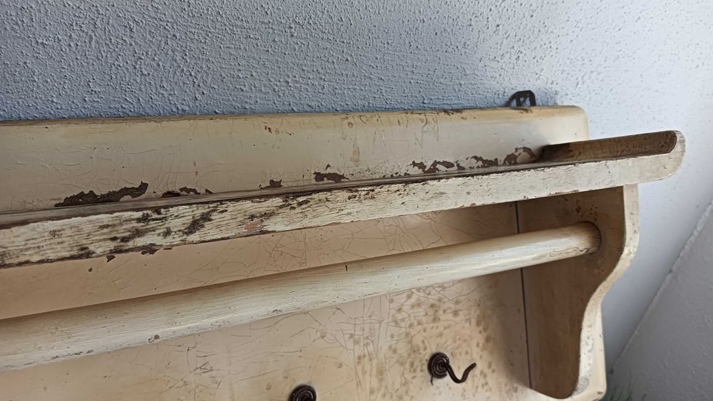 Stara drewniana półka