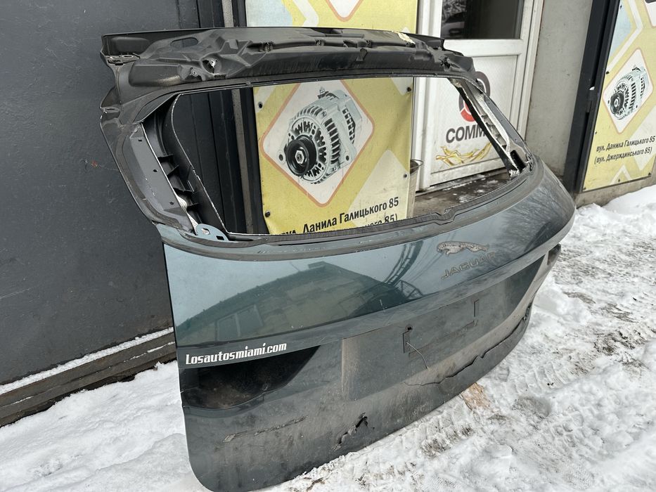F-Pace кришка багажника