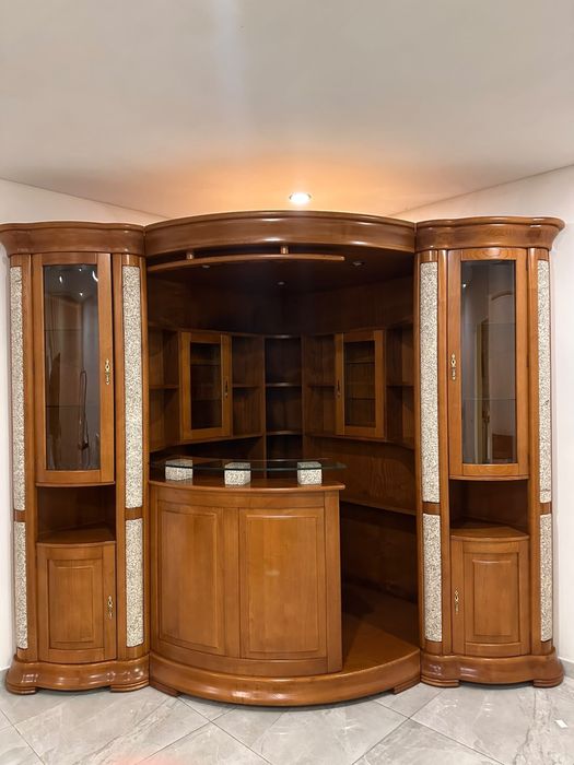 Canto de bar com vitrine
